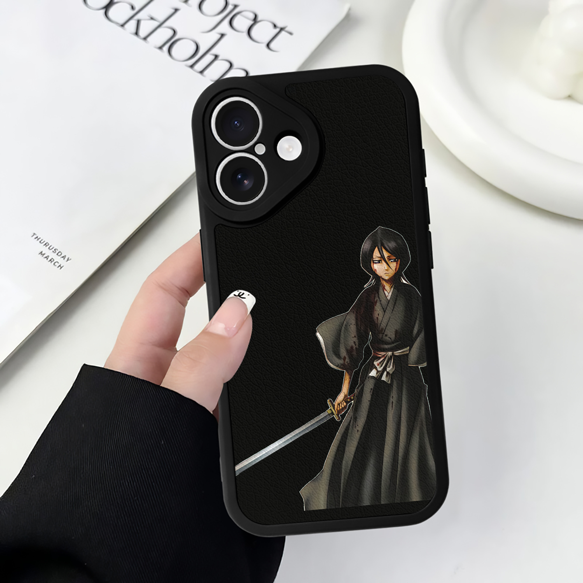 （画像用） ブリーチ 朽木ルキア BLEACH Kuchiki Rukia 【iPhone 16シリーズ対応】シリコンスマホケース（レザー調） 材質：シリコン